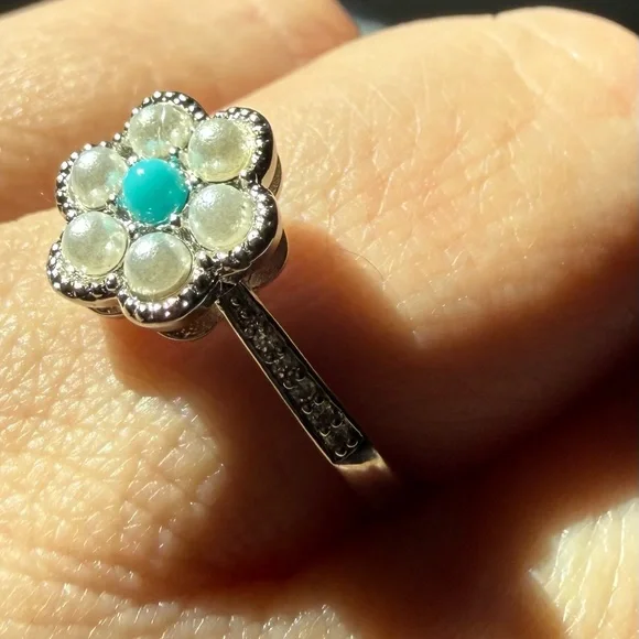 NEW! Pretty Bird Jewelry Flower Ring with Turquoise Center and Pearl Accents - Picture 6 of 13